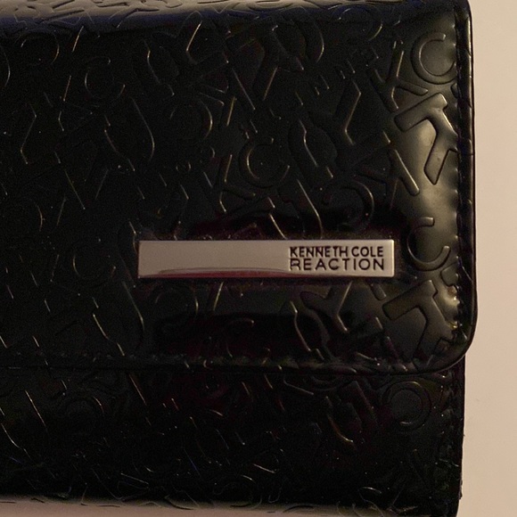 Kenneth Cole Reaction wallet /clutch - Picture 2 of 9